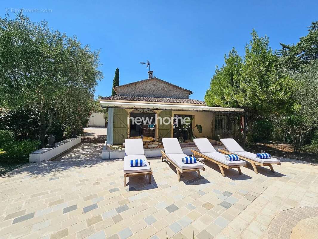 Magnifique bastide en pierre avec jardin clos et belle piscine avec cuisine d?été - photo 8