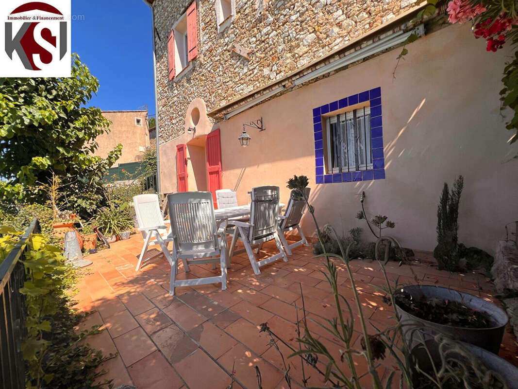 Maison à SEILLONS-SOURCE-D'ARGENS