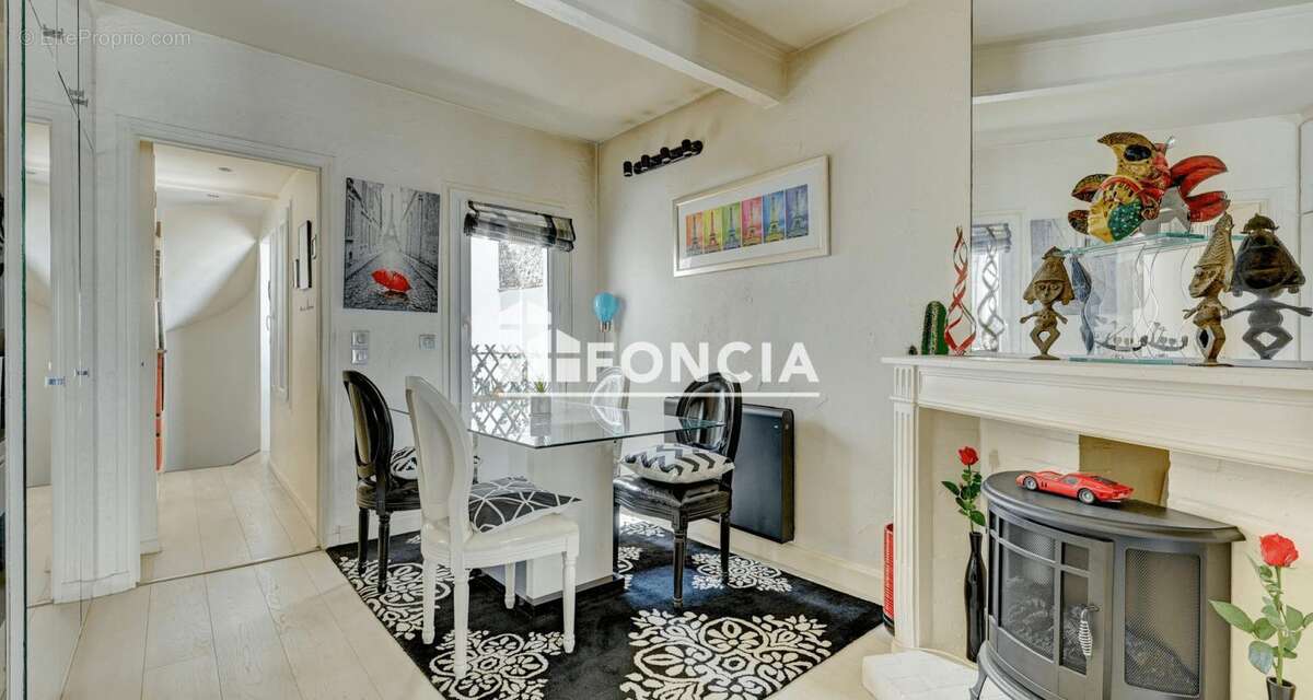 Appartement à PARIS-16E