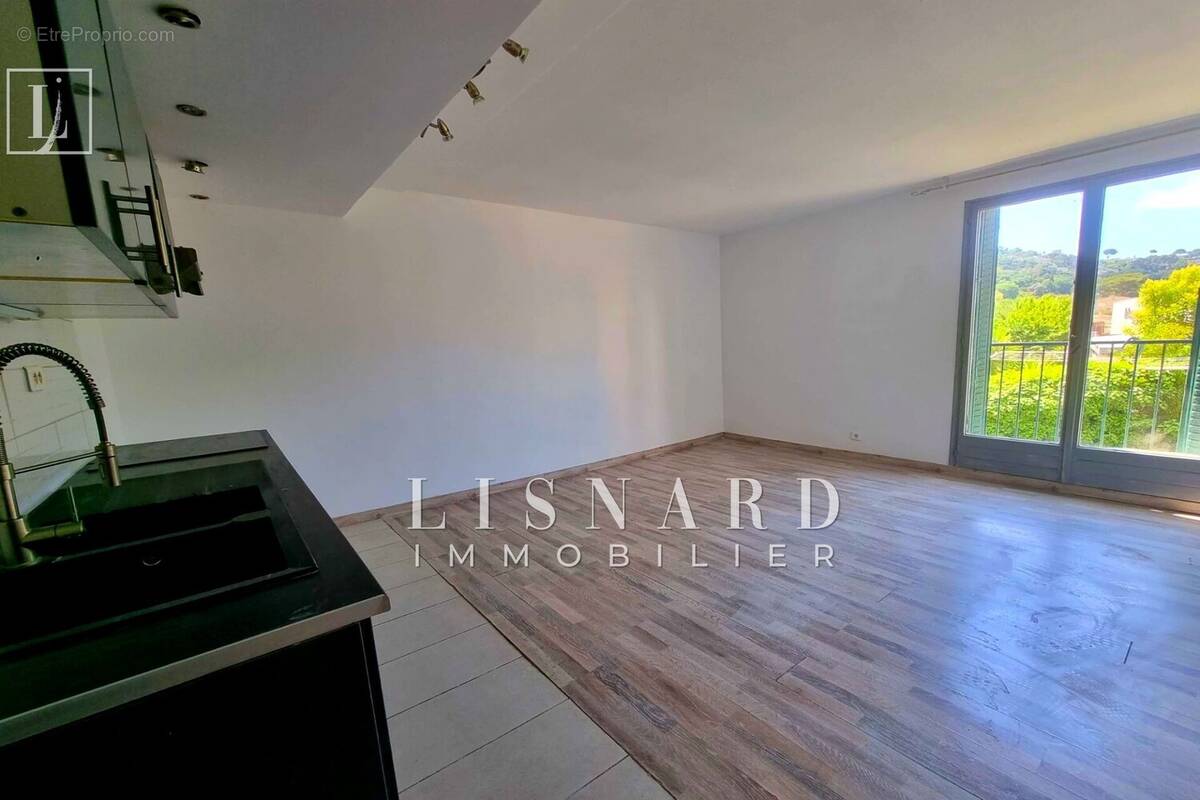 Appartement à VALLAURIS