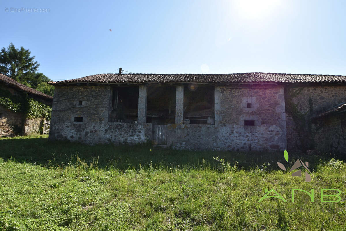 Maison à BUSSEROLLES