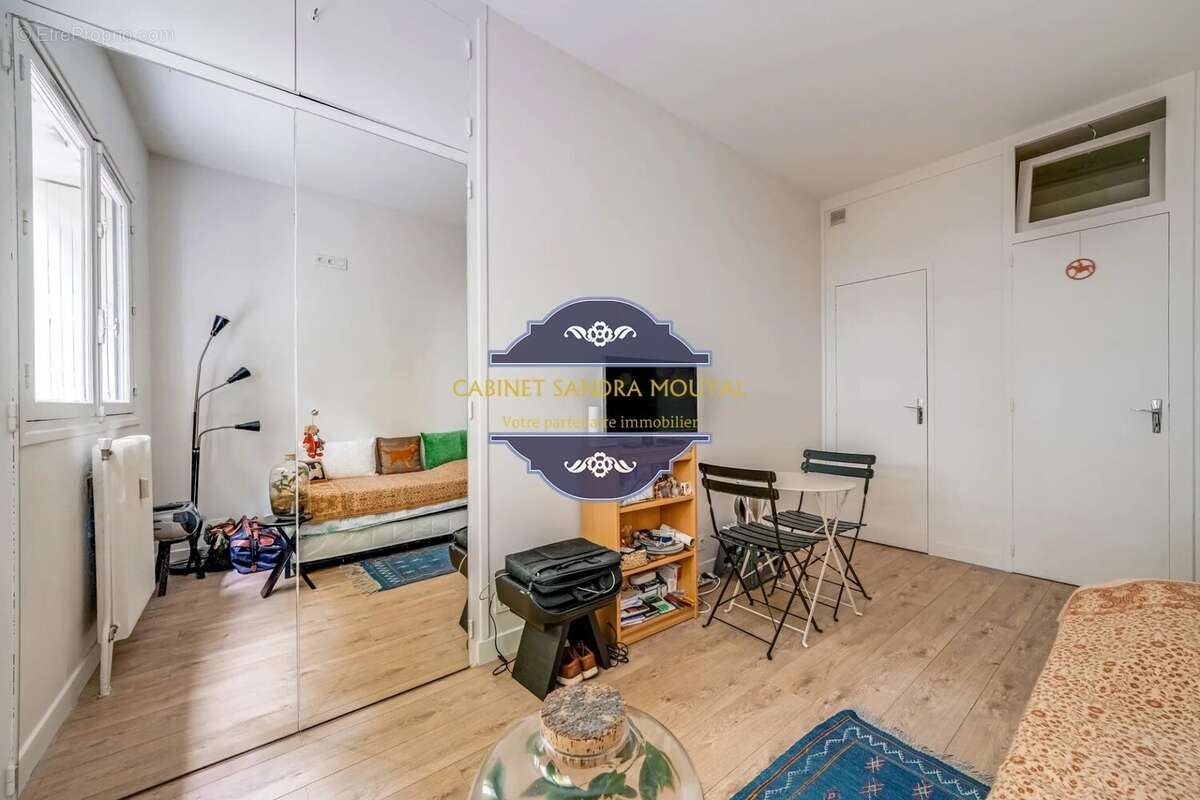 Appartement à PARIS-16E