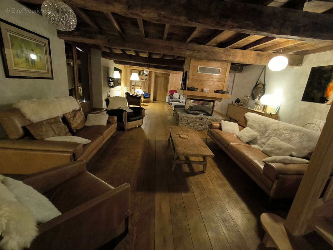 Corps de ferme de montagne  , superbement rénové  , dépendances  3.2 HA - photo 9