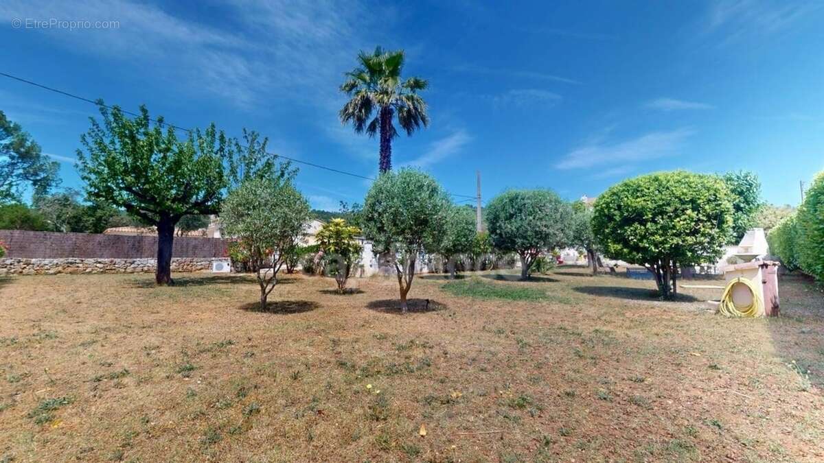 Maison à vendre 5 pièces GAREOULT (83) - photo 8