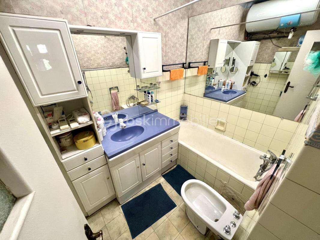 Nice Saint Roch 06300 - Appartement T4 à rafraîchir  - Ascenseur - Centre ville - photo 10