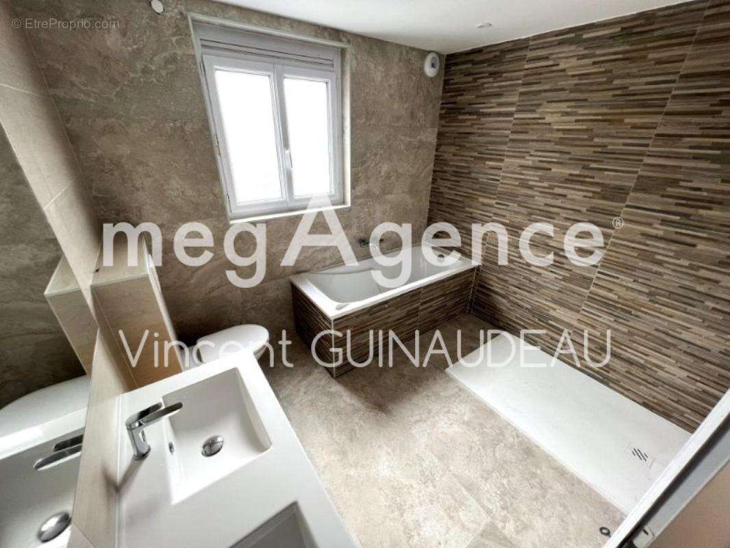 Maison à SAINT-CHRISTOPHE-DU-BOIS