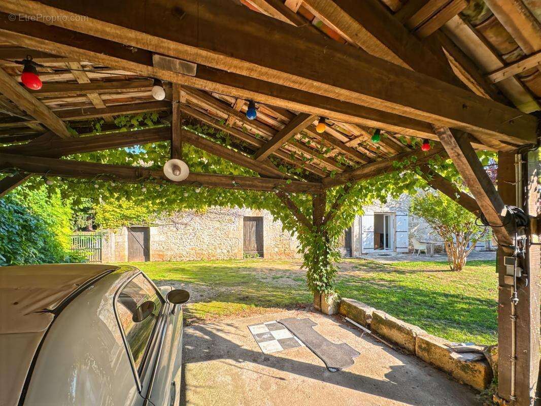 Maison à ANTONNE-ET-TRIGONANT