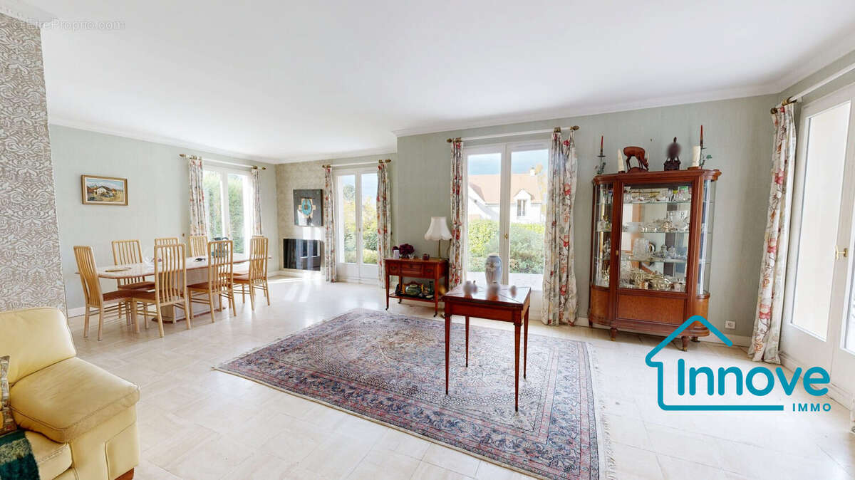 Maison à SAINT-NOM-LA-BRETECHE