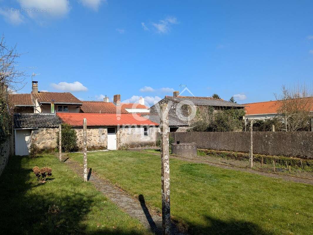 Maison à SAINT-COLOMBAN