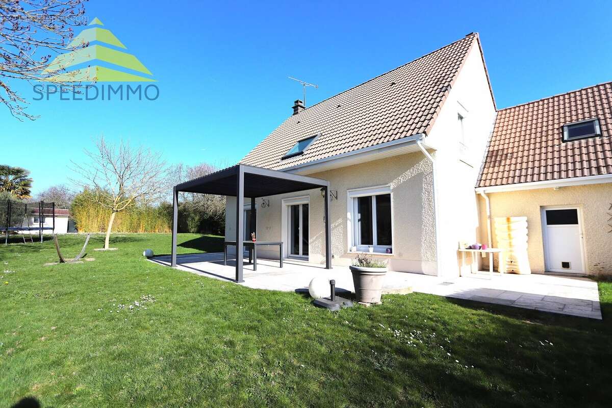 Maison à MANDRES-LES-ROSES