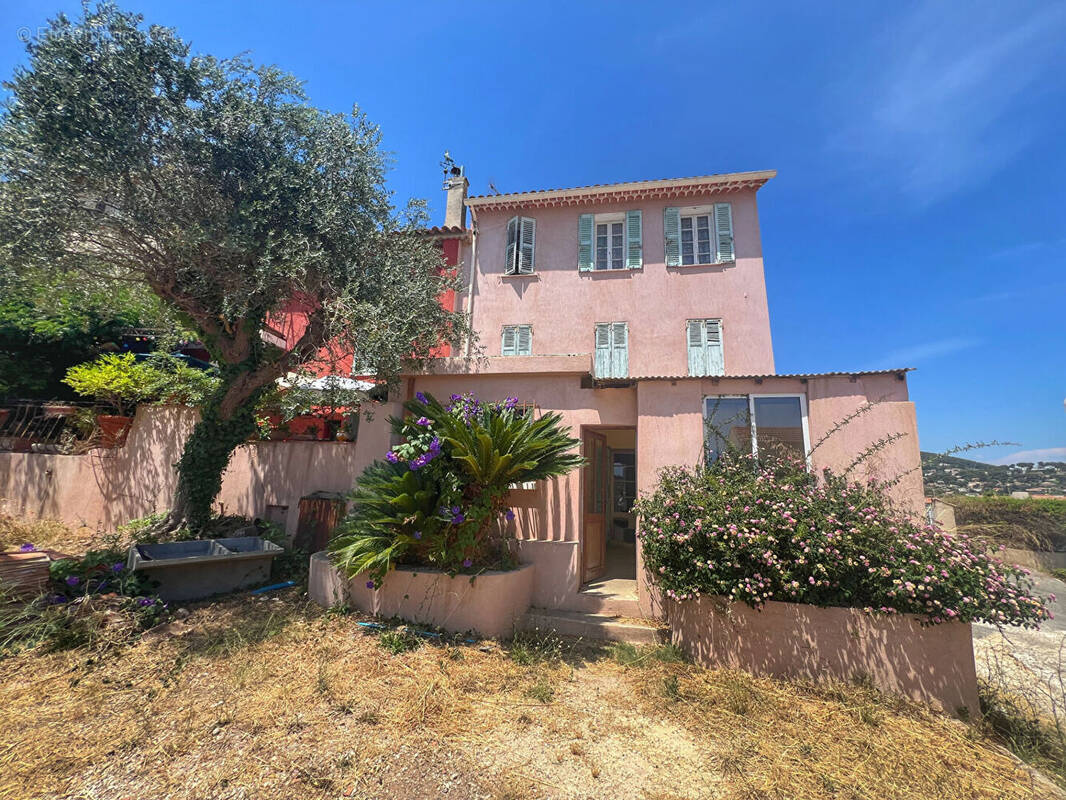 Maison à CARQUEIRANNE