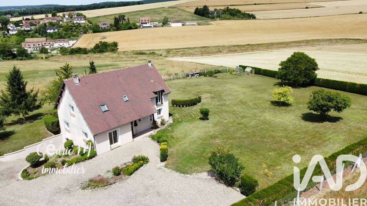 Maison 160 m² à Chambray  - photo 4