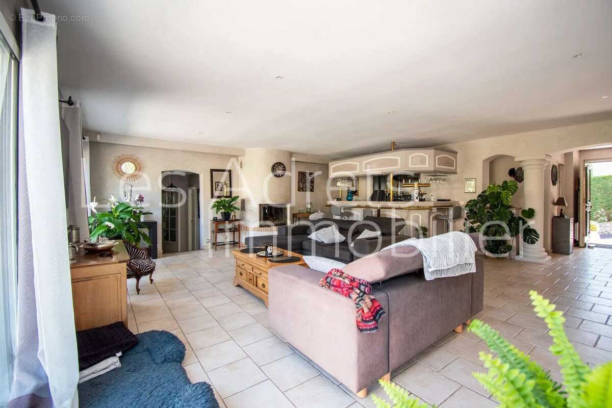 Maison à LES ADRETS-DE-L&#039;ESTEREL