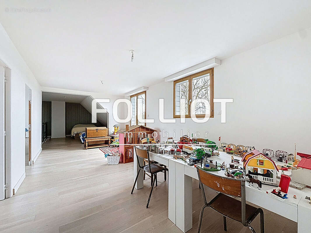 Maison familiale à vendre à Jullouville - Confort et tranquillité assurés - photo 8