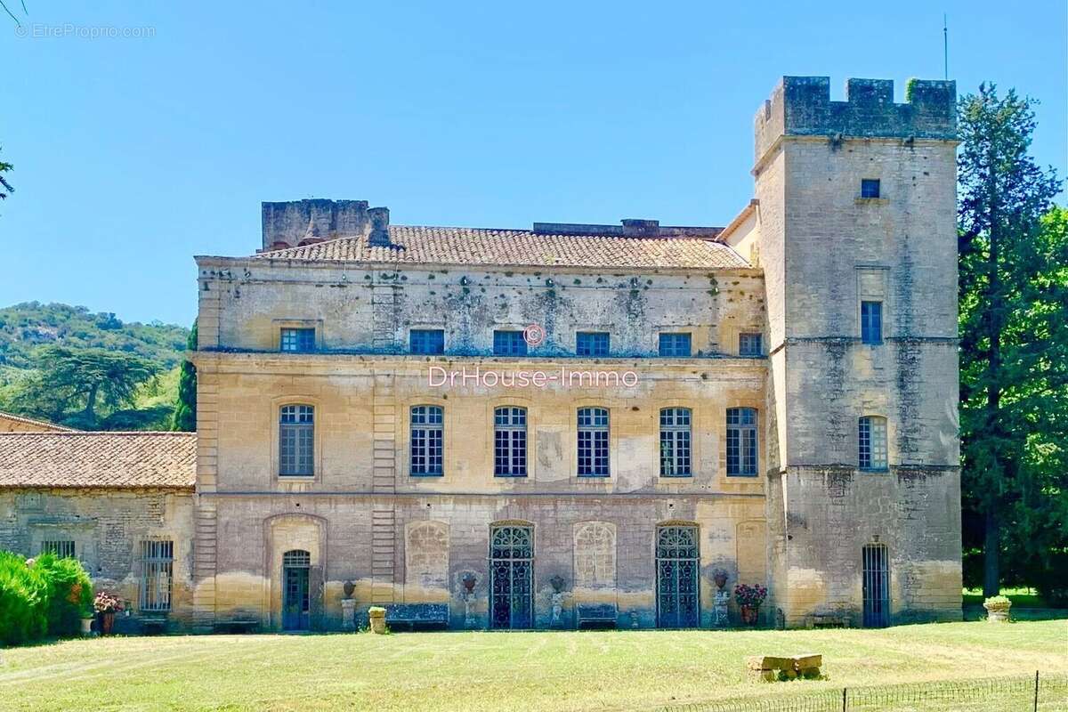 Autre à VERS-PONT-DU-GARD
