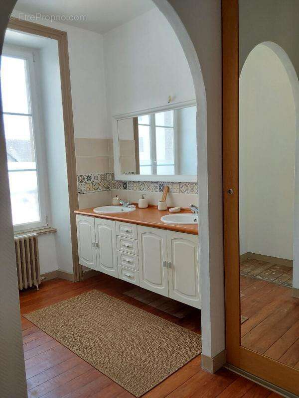 Maison à MAEL-CARHAIX