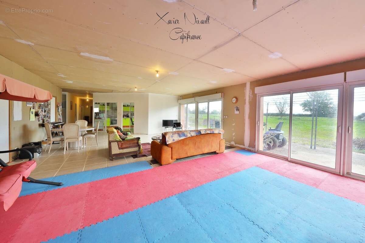 Maison à vendre 8 pièces proche de MANTENAY MONTLIN (01) - photo 5