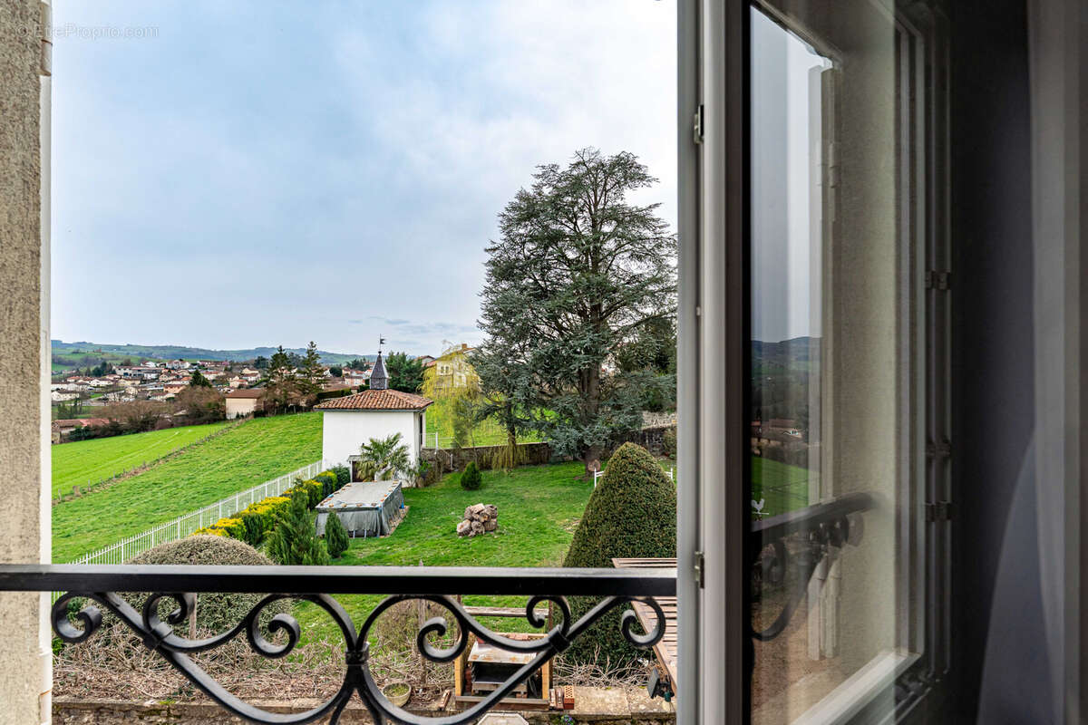 Maison à SAINT-SYMPHORIEN-SUR-COISE