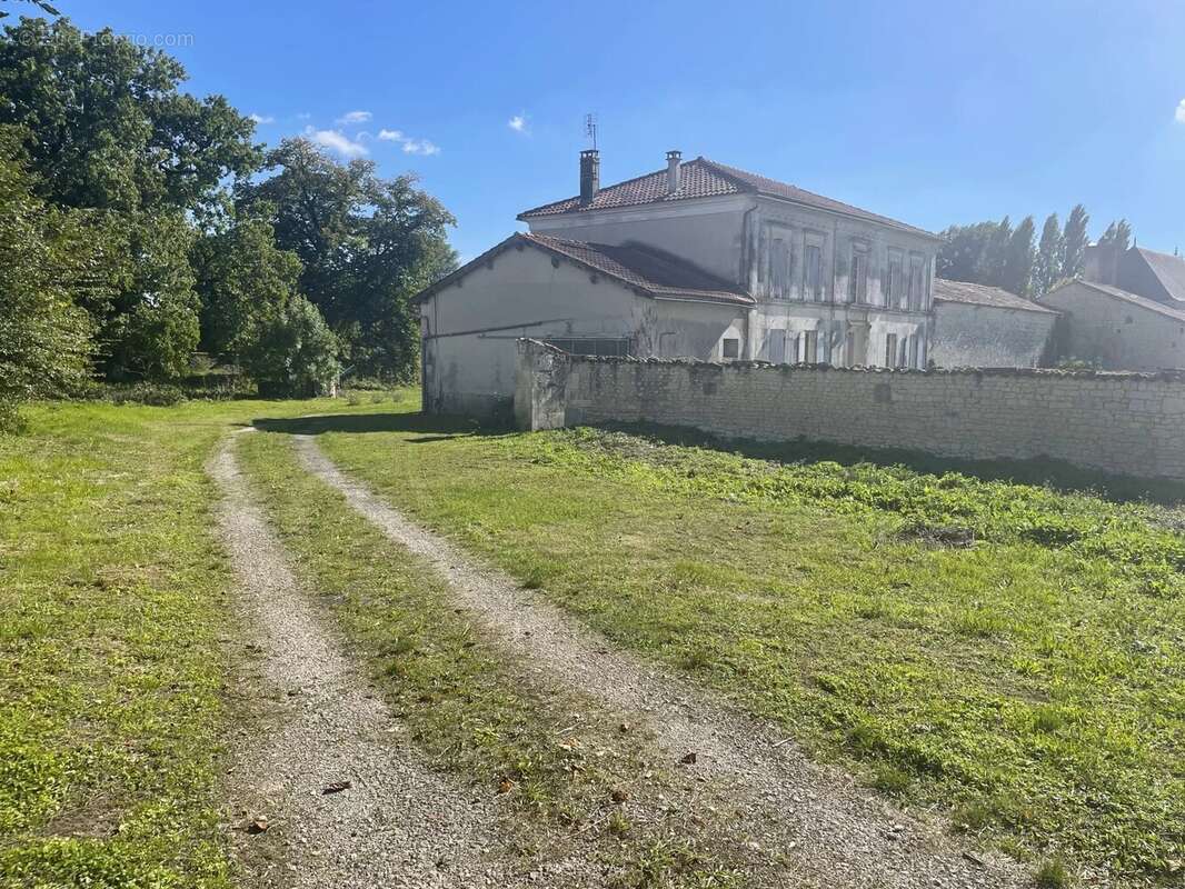 Maison à SAINT-MARTIAL-SUR-NE