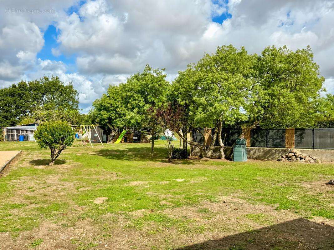 Maison à COMMEQUIERS