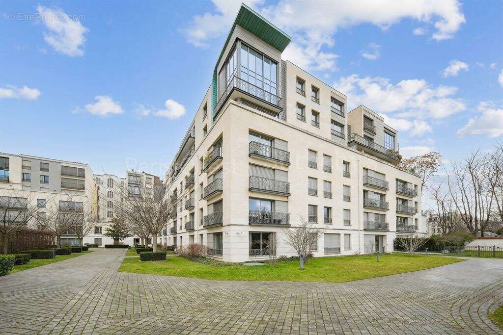 Appartement à PARIS-7E