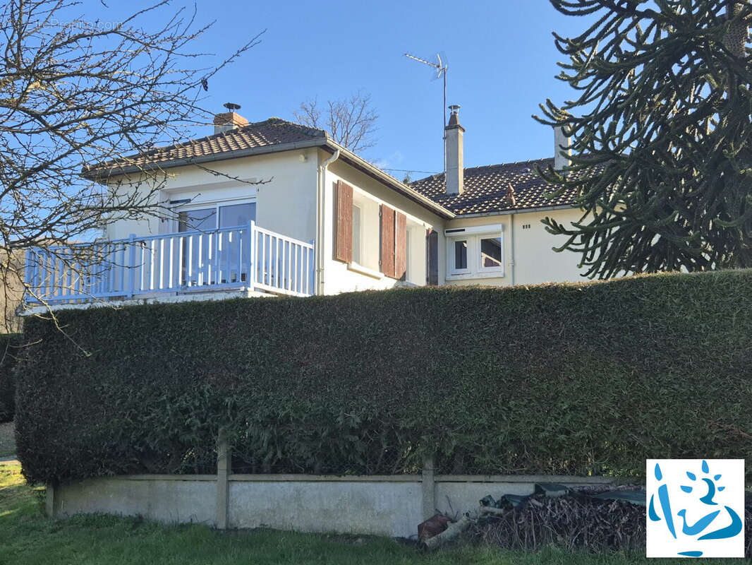 Maison à LA CHAPELLE-MONTLIGEON