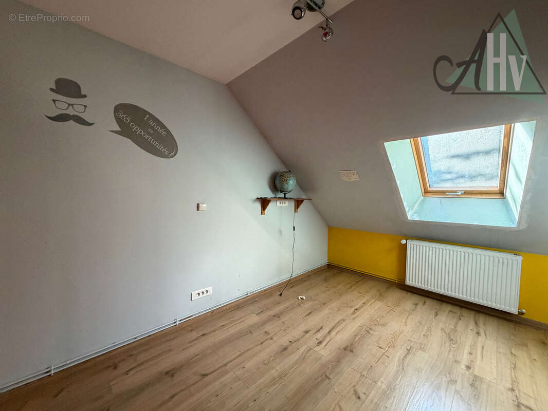 Maison  sur sous-sol total - 134 m2 - 6 pièces - jardin et garage à Saint-Brice. - photo 12