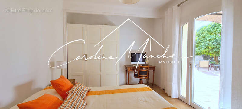 Maison à SAINT-MITRE-LES-REMPARTS