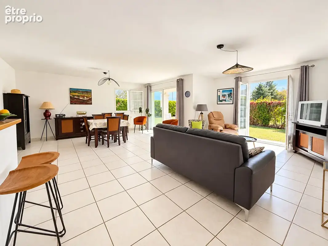 PROCHE COMMERCES - Maison de plain pied avec garage & jardin - photo 5