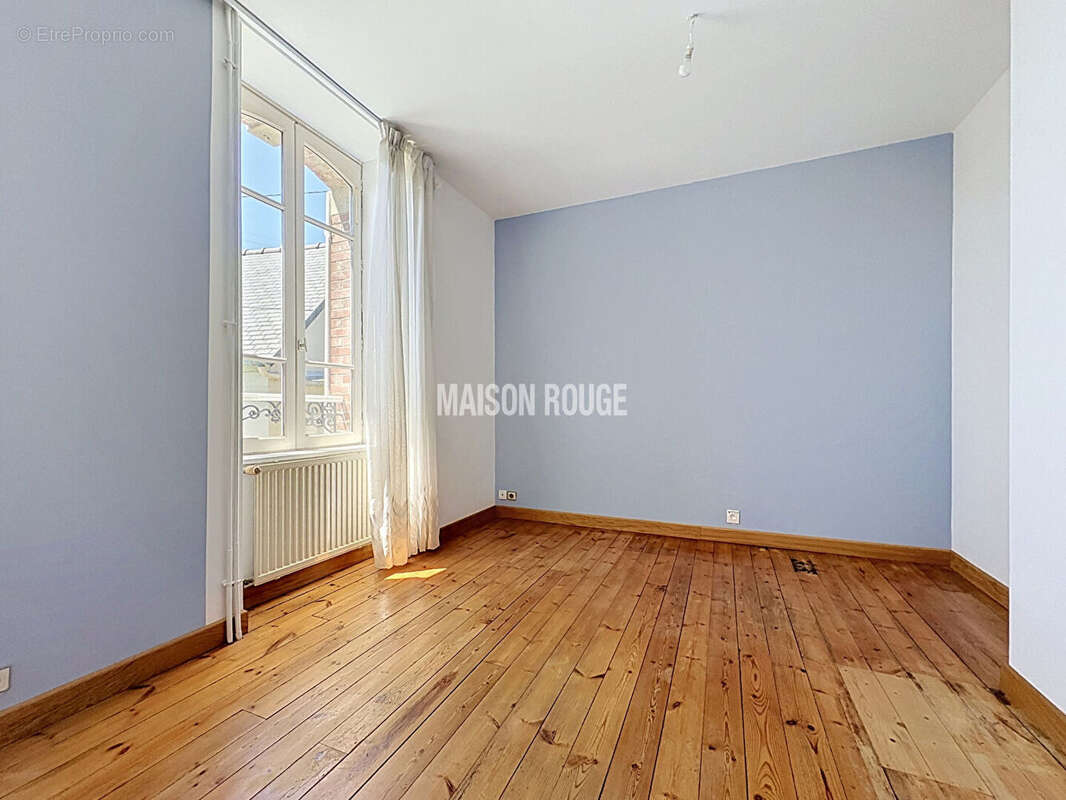 Maison en pierre rénovée avec gîte indépendant à vendre à Binic dans un environnement calme proche du centre - photo 12