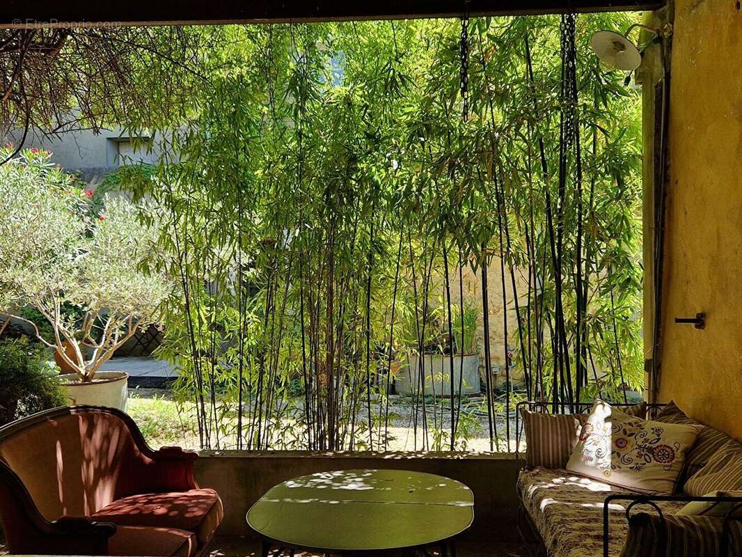 Maison à SAINTE-CECILE-LES-VIGNES