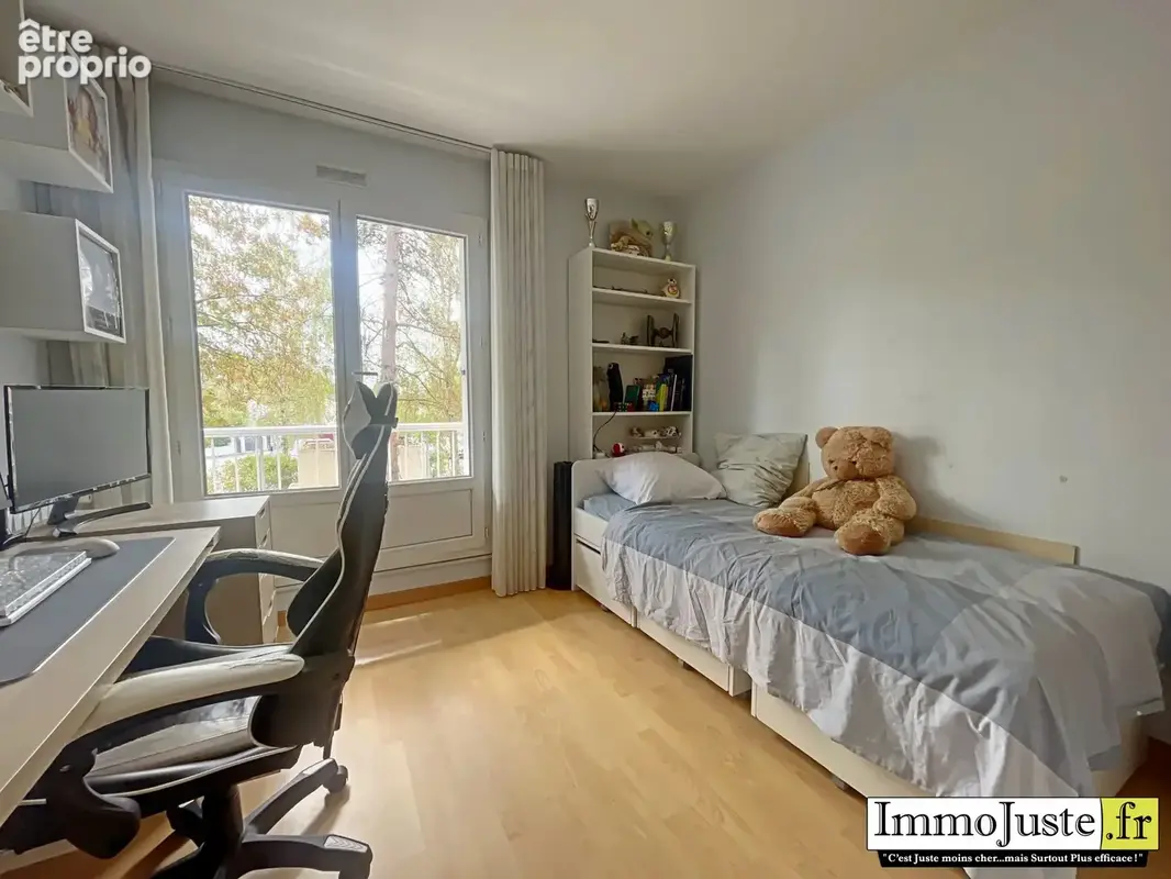 Appartement 97 m² à Magny-Les-Hameaux  - photo 4