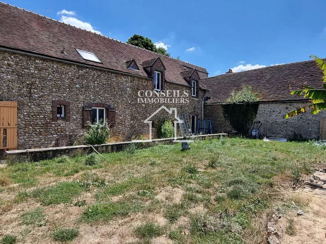 Maison à VILLENEUVE-SUR-YONNE