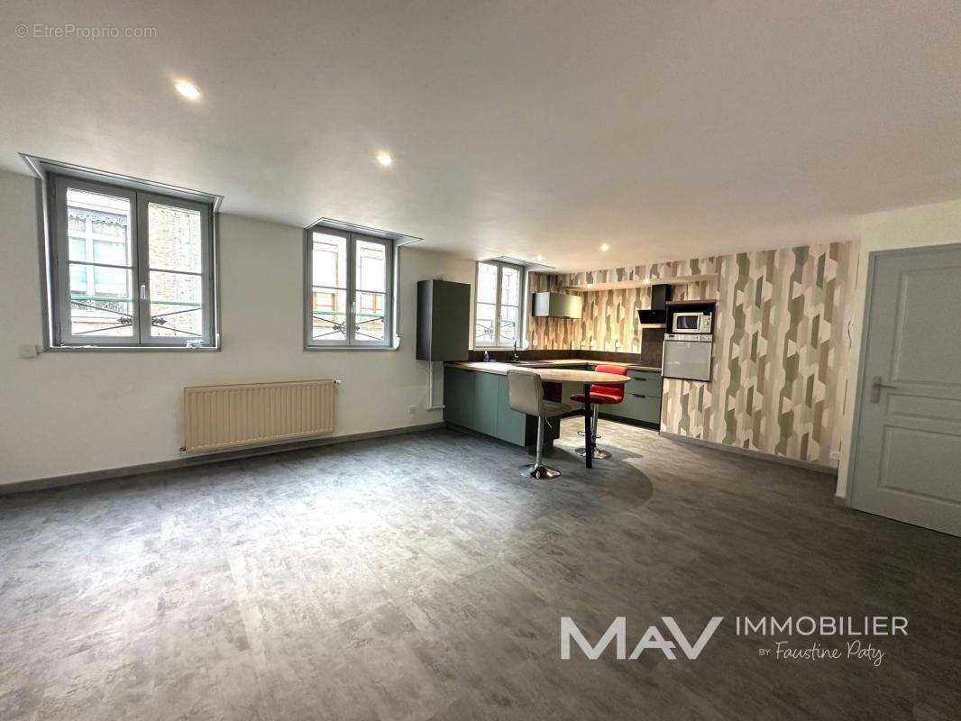 Saint-omer - appartement en triplex renove de 76,60m² - photo 2