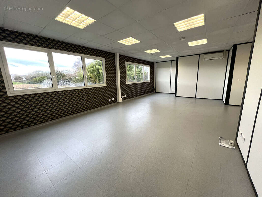 Commerce à SAUVAGNON