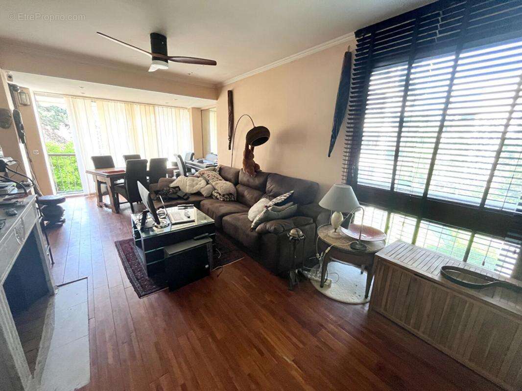 Appartement à FONTENAY-LE-FLEURY