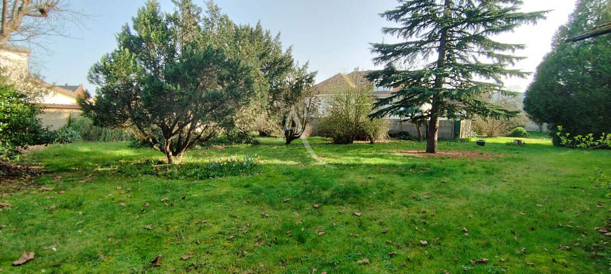 Maison à SAINT-ETIENNE-DU-ROUVRAY