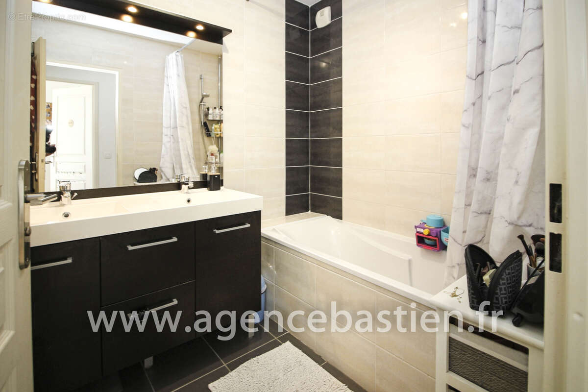Appartement à CESSY