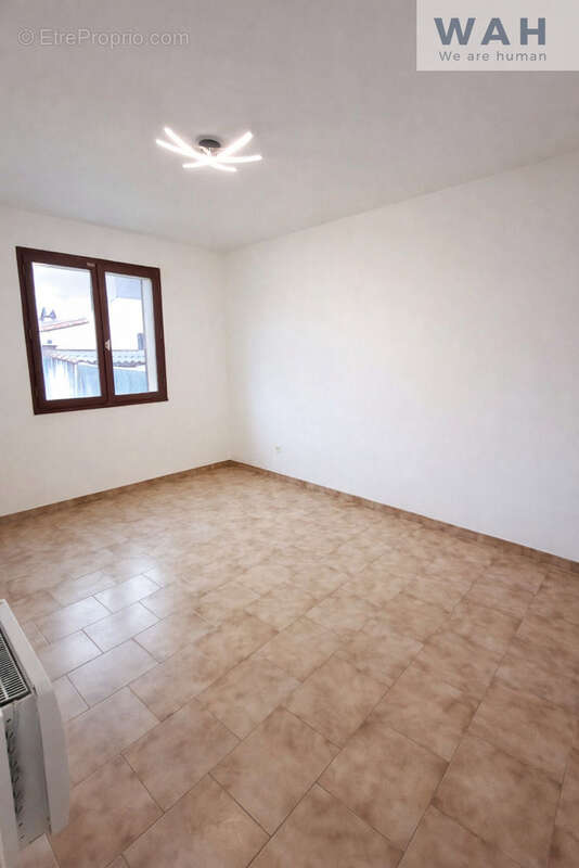 Maison à VESTRIC-ET-CANDIAC