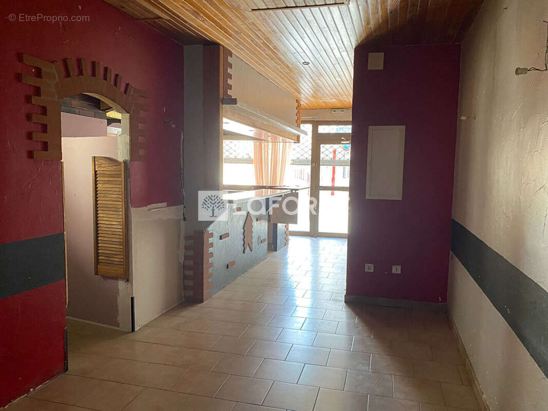 Immeuble avec commerce et duplex. - photo 7