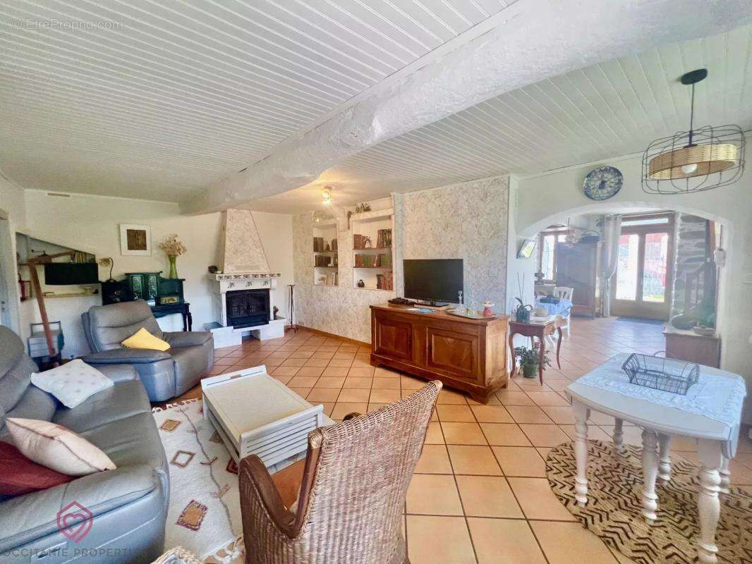 Maison à SAINT-PIERRE-DE-RIVIERE