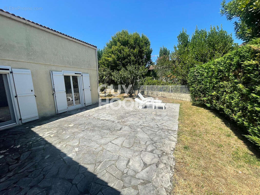 Maison à VILLENAVE-D&#039;ORNON