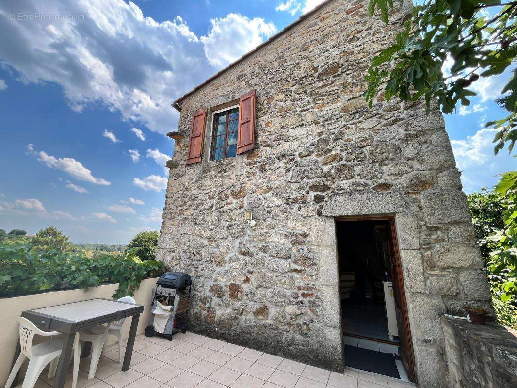 Maison en pierres avec terrasse - photo 2