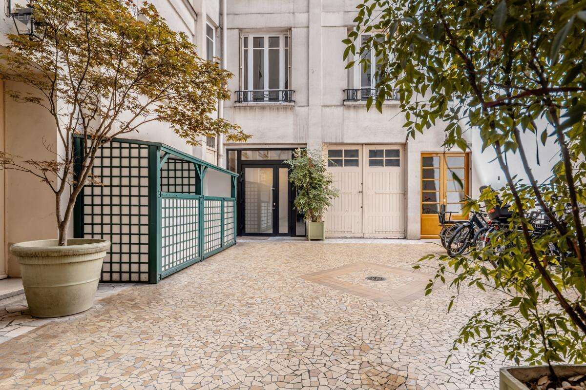 Appartement à PARIS-1E
