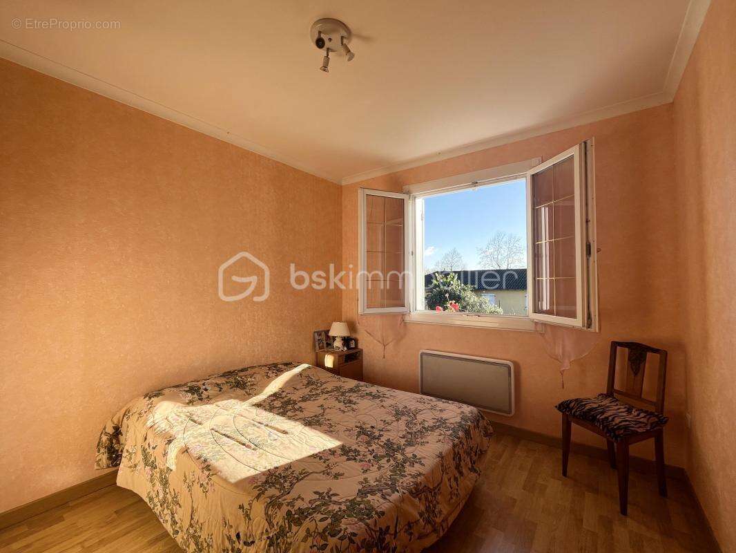 Maison à ROMANECHE-THORINS