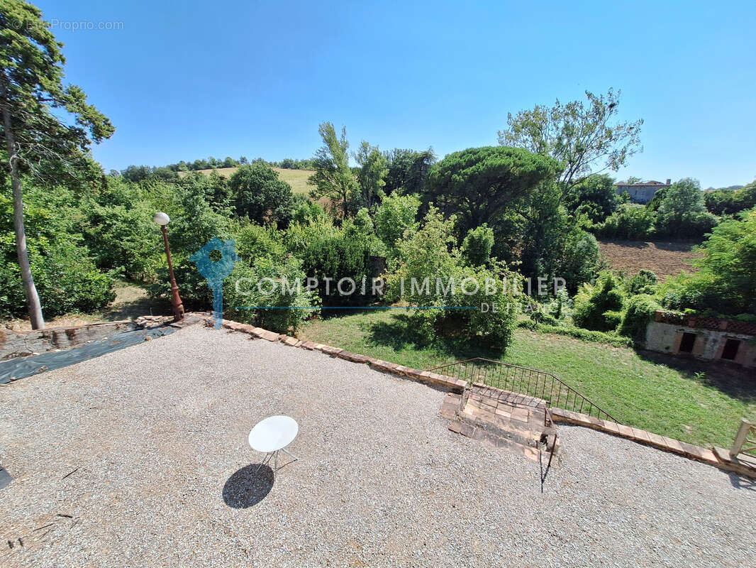 A vendre Dpt 81 Bertre Maison du XIVème rénovée sur parc de 5928m2 avec dépendances - photo 2