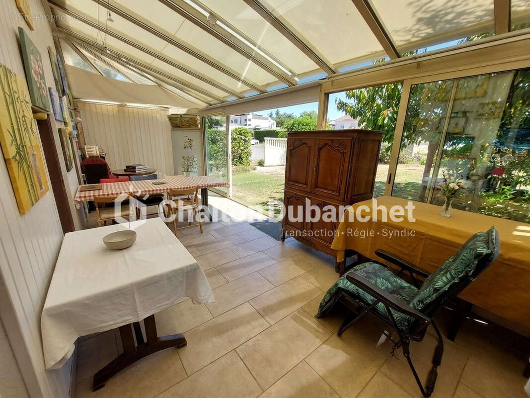 Maison 179 m² à Feurs  - photo 4