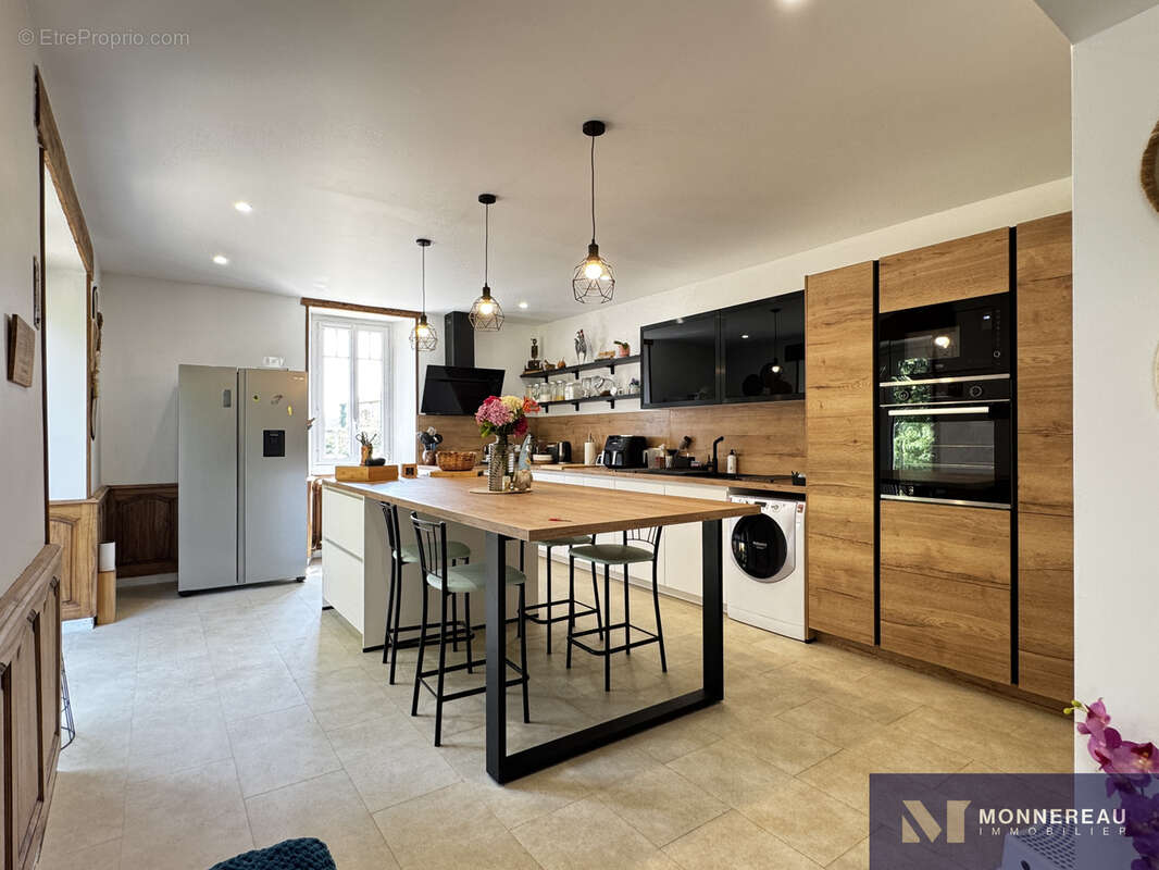 Maison à BAIGNES-SAINTE-RADEGONDE