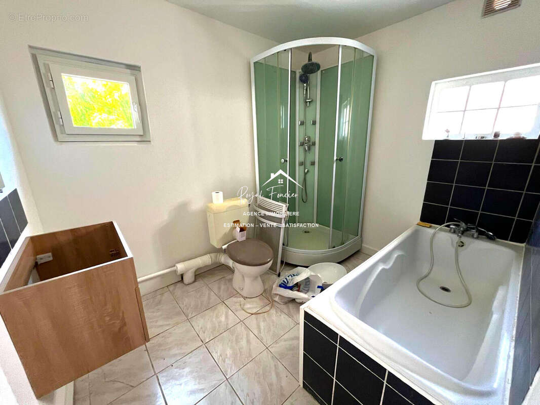 Salle de bain (maison) - Maison à BUXEUIL