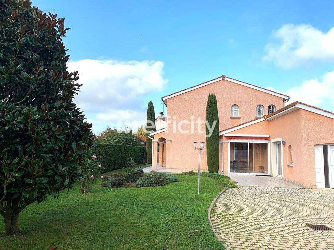Maison 138 m² à Saint-Galmier  - photo 2